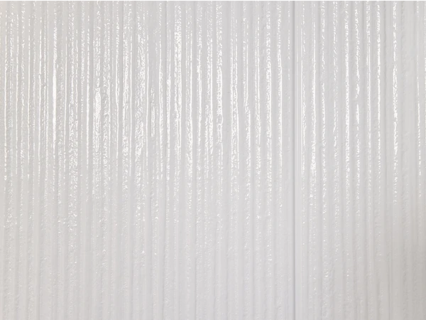vertical striation shower wall pattern.